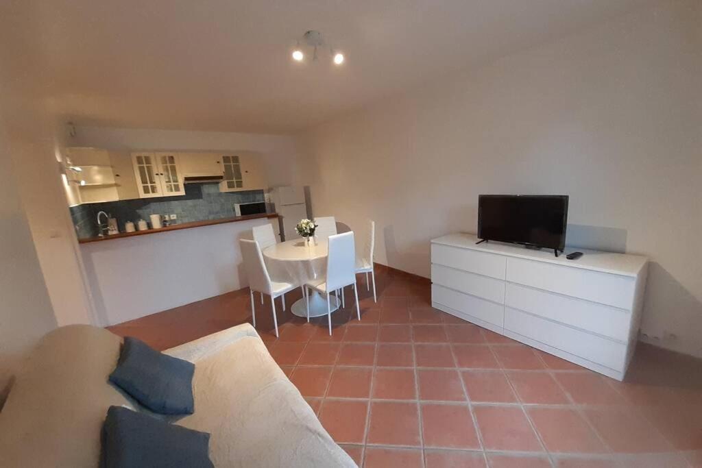 La Belle Ortine Apartment Esbly Bagian luar foto